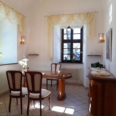 Bild vergr&ouml;&szlig;ern: Trauzimmer im Standesamt Weischlitz