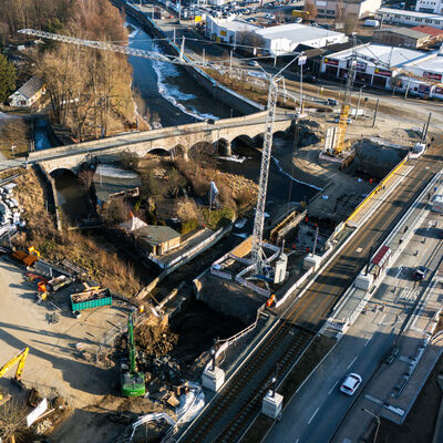 Bild vergr&ouml;&szlig;ern: Blick auf die Elsterbr&uuml;cke