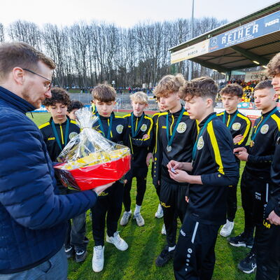 Bild vergr&ouml;&szlig;ern: Futsal C-Junioren - G&auml;stebuch der Stadt