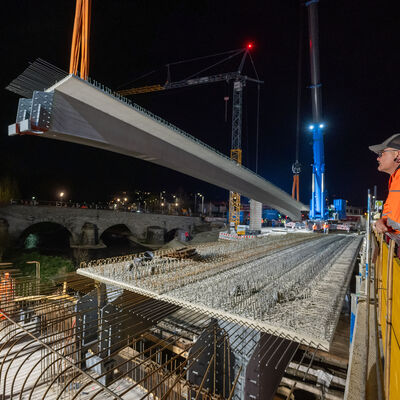 Bild vergr&ouml;&szlig;ern: Neue Elsterbr&uuml;cke - Einbau Br&uuml;ckenteile April 2026