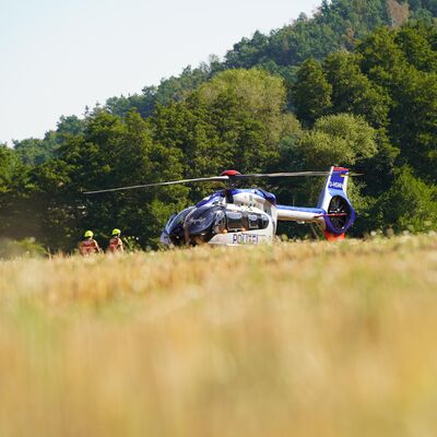 Bild vergr&ouml;&szlig;ern: Waldbrand "Schwarzes Holz" - 12. August | Tag 2 - Hubschrauber im Einsatz