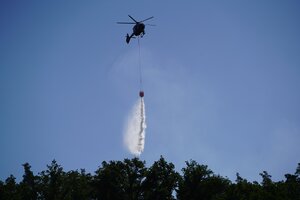 Waldbrand - Hubschrauber im Einsatz
