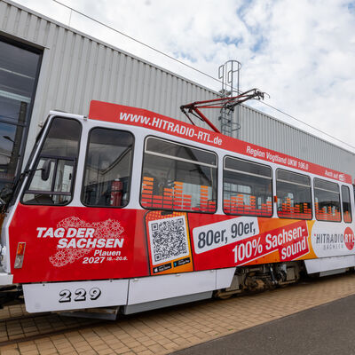 Bild vergr&ouml;&szlig;ern: HITRADIO RTL und Antenne Sachsen - Stra&szlig;enbahn zum Tag der Sachsen