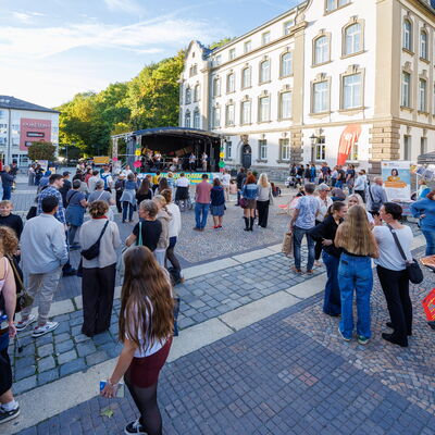 Bild vergr&ouml;&szlig;ern: Junge Party 2026
