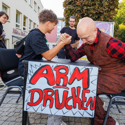 Bild vergr&ouml;&szlig;ern: Junge Party 2026