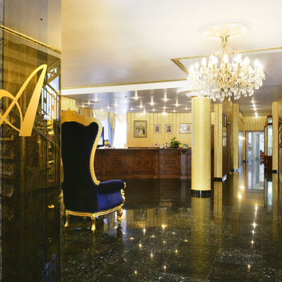 Bild vergr&ouml;&szlig;ern: Eingangsbereich des Hotel Alexandra