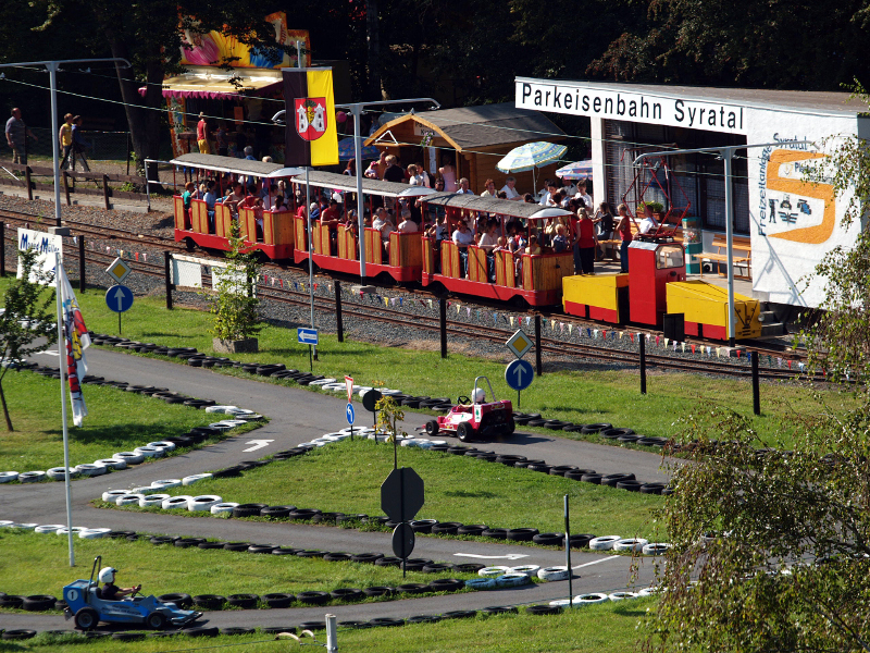 Bild vergrößern: Blick auf das Gelände der Parkeisenbahn Syratal