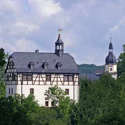 Bild vergrößern: Schloss und Kirche Jößnitz