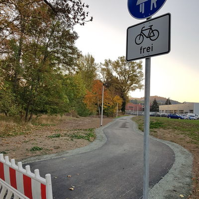 Bild vergr&ouml;&szlig;ern: Elsterterrassen Geh- Radweg