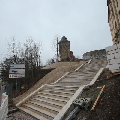 Bild vergrößern: Neue Granit-Treppe am Schlossberg