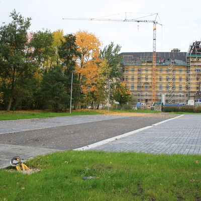 Bild vergrößern: Der neue Parkplatz für Studenten wurde eingerichtet.