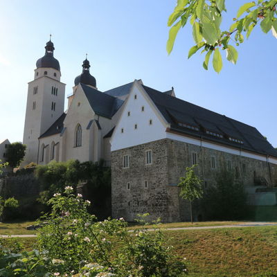 Bild vergr&ouml;&szlig;ern: Der Komturhof Plauen bei sch&ouml;nstem Wetter