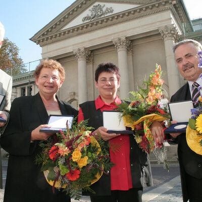 Bild vergr&ouml;&szlig;ern: Stadtplakettenverleihung 2005