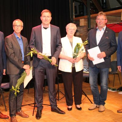 Bild vergrößern: Den Bürgerpreis gab es für den Verein Plauener Spitzenfest, die Initiative Plauen und den Verein Vogtländischer Bauernmarkt....
