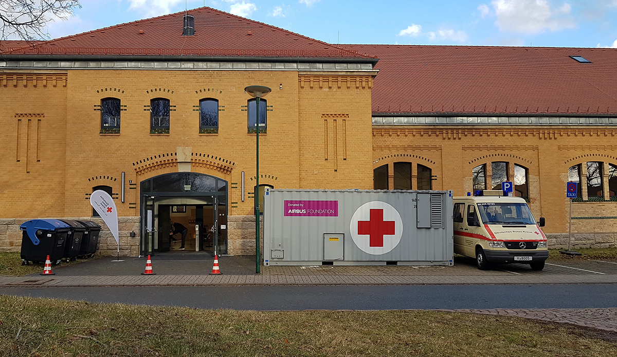 Bild vergrößern: Eingang des Plauener Impfzentrums