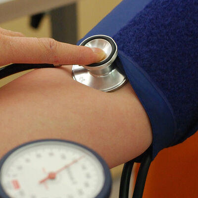 Bild vergrößern: Blutdruck messen