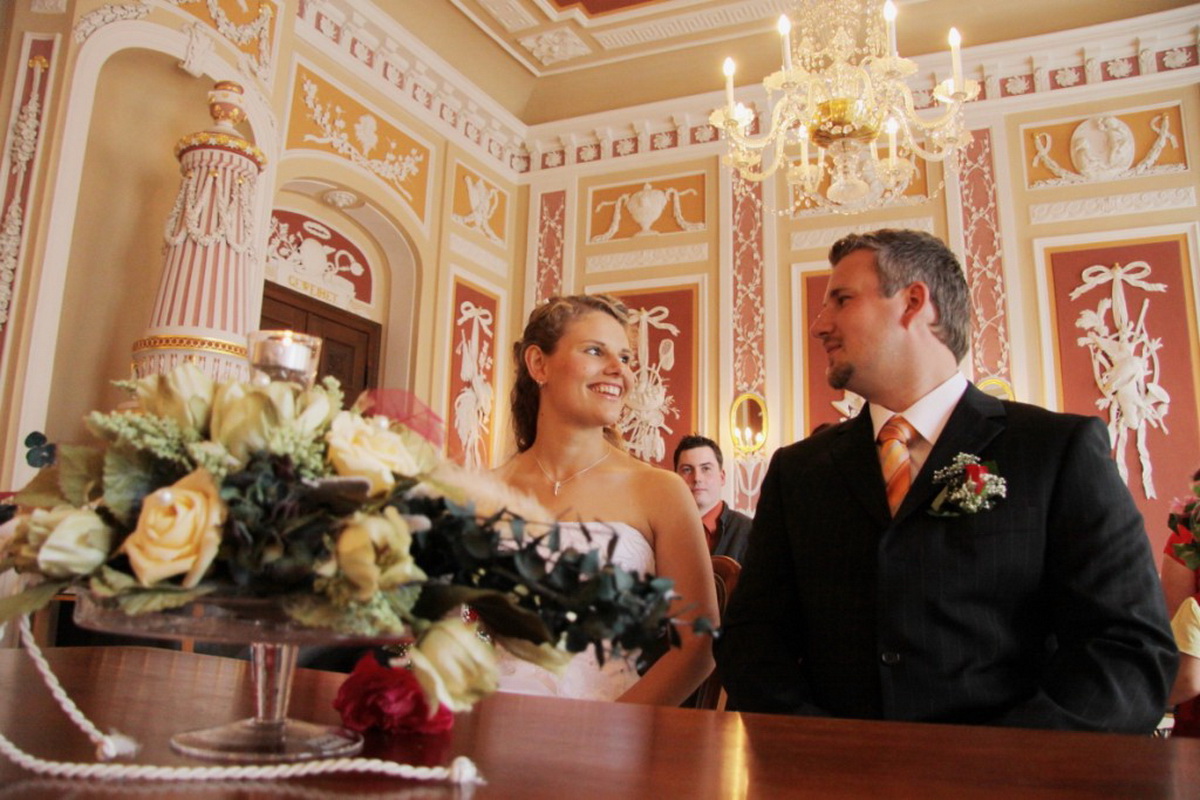 Bild vergrößern: Heiraten im Festsaal des Vogtlandmuseums