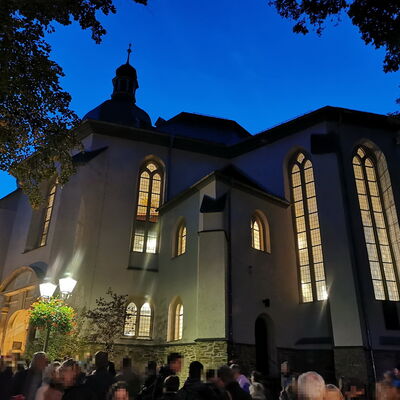 Bild vergrößern: Lutherkirche beleuchtet am Abend