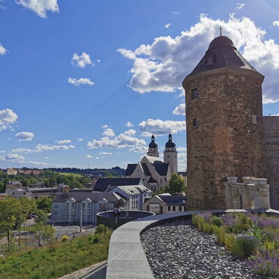 Bild vergrößern: Blick auf die Johanniskirche von den Schlossterassen, vorbei am Schlossturm
