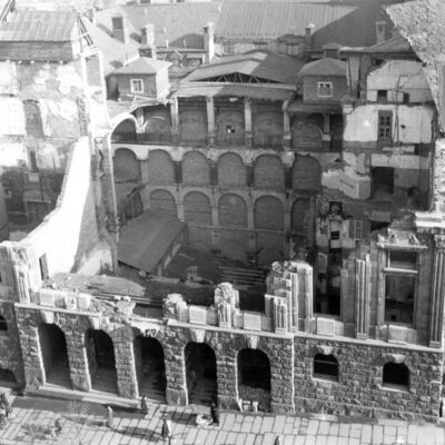 Bild vergrößern: zerstörter Nordwestflügel des Neuen Rathauses, nach 1945