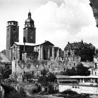 Bild vergrößern: Konventgebäude und St. Johanniskirche, nach 1945