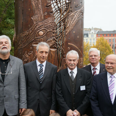 Bild vergrößern: 2010 | Wende-Denkmal - Einweihung mit Ministerpräsident Stanislav Tillich