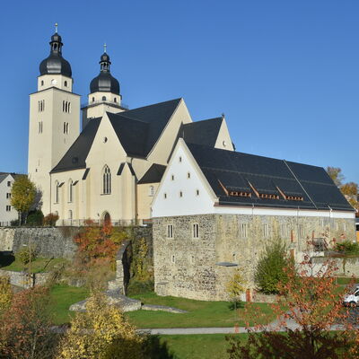 Bild vergr&ouml;&szlig;ern: St. Johanniskirche mit Konventgeb&auml;ude