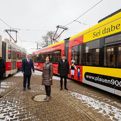 Bild vergrößern: Plauen900 Straßenbahn fährt ab jetzt durch Plauen