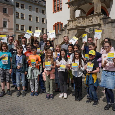 Bild vergr&ouml;&szlig;ern: Er&ouml;ffnung des Energielehrpfads mit Kindern und Sponsoren
