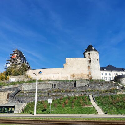 Bild vergrößern: Schlosshang und Schlossterrassen mit Zugang Luftschutzmuseum