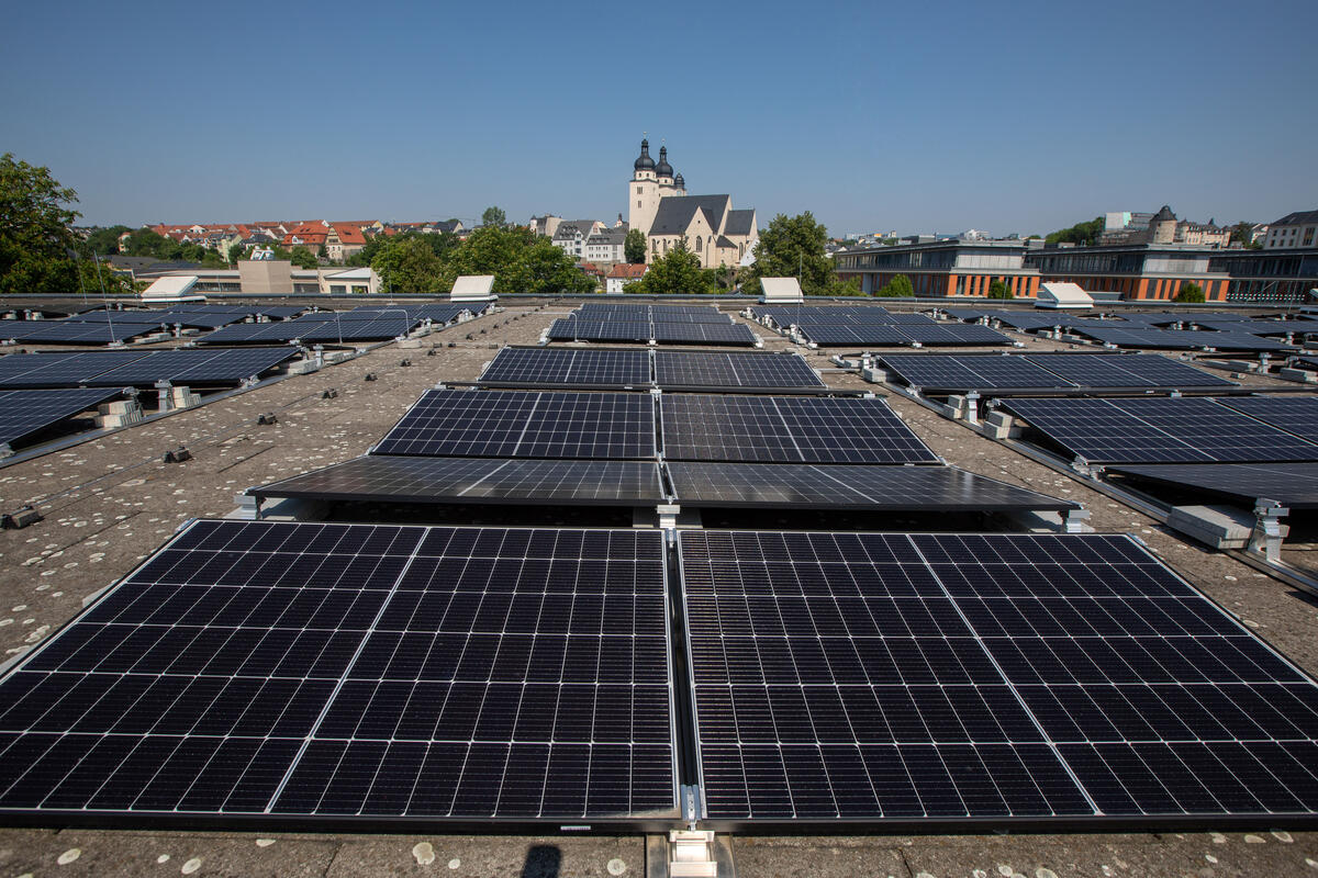 Bild vergrößern: Photovoltaik-Anlage für das Stadtbad - eine Investition für die Zukunft