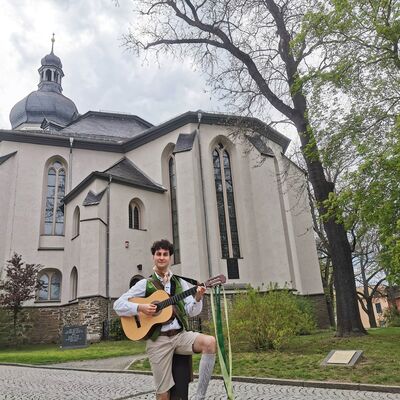 Bild vergr&ouml;&szlig;ern: Musikalische Stadtf&uuml;hrung bei der Lutherkirche