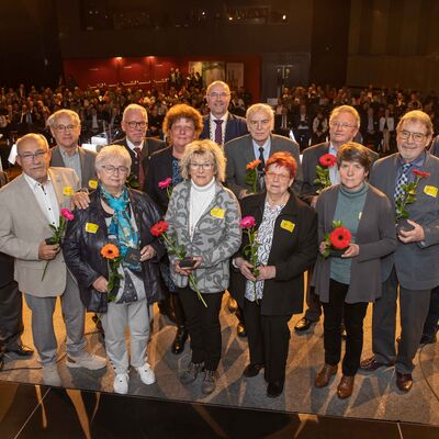 Bild vergr&ouml;&szlig;ern: Jahresempfang des Oberb&uuml;rgermeisters 2024 - Ehrennadel an langj&auml;hrige Stadtr&auml;te und Stadtr&auml;tinnen
