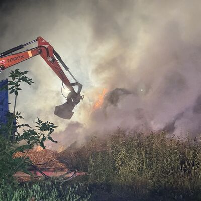 Bild vergr&ouml;&szlig;ern: Heuballen-Gro&szlig;brand in Zwoschwitz