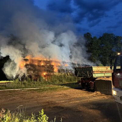 Bild vergr&ouml;&szlig;ern: Heuballen-Gro&szlig;brand in Zwoschwitz
