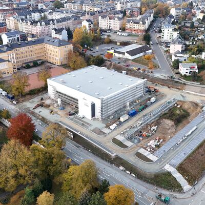 Bild vergr&ouml;&szlig;ern: Blick auf die Dreifeldhalle | Baustand Ende Oktober 2024