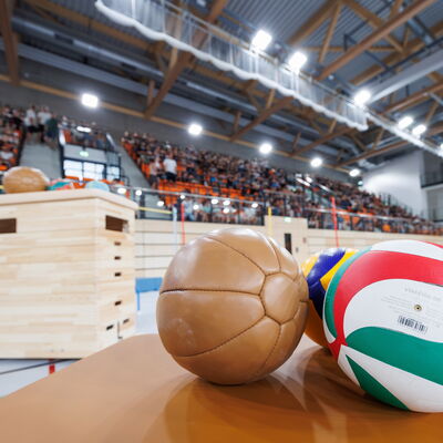 Bild vergr&ouml;&szlig;ern: Dreifeldhalle Lessing Gymnasium -  &Uuml;bergabe an Schule