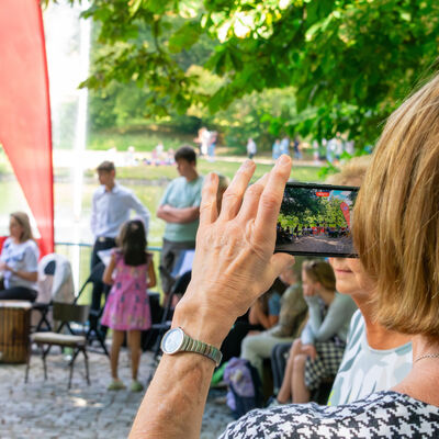 Bild vergr&ouml;&szlig;ern: Musikalischer Parkspaziergang im Stadtpark 2025