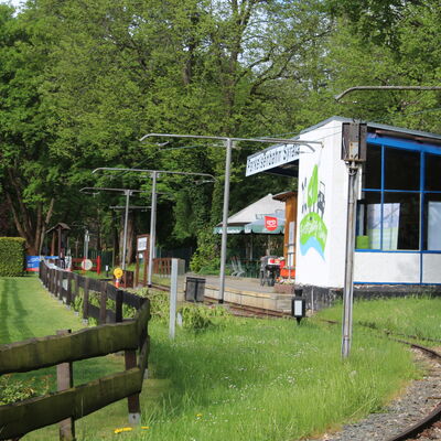 Bild vergr&ouml;&szlig;ern: Bahnhofsgeb&auml;ude der Freizeitanlage Syrathal