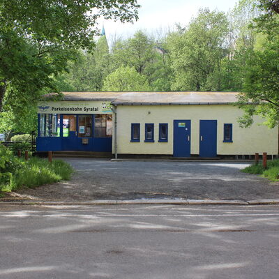 Bild vergr&ouml;&szlig;ern: Bahnhofsgeb&auml;ude der Freizeitanlage Syrathal