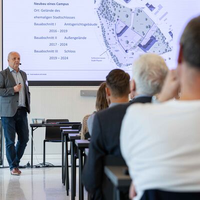 Bild vergr&ouml;&szlig;ern: 2. Unternehmerstammtisch der Stadt Plauen am 11.09.2025. Ort: Duale Hochschule, Schlossberg 1 in Plauen