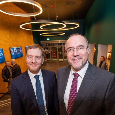 Bild vergr&ouml;&szlig;ern: Deutsch-Deutsche Filmtage Capitol Plauen: Der schwierige Weg zur Deutschen Einheit: Ds Ringen um den 2+4 Vertrag mit MP Michael Kretschmer und Gerda Hasselfeldt Bundesminister f&uuml;r Gesundheit a.D. und Moderator Sven B&ouml;ttger