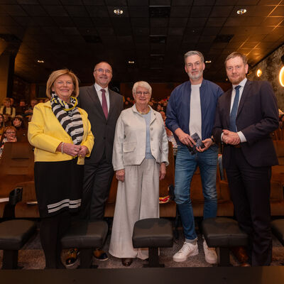Bild vergr&ouml;&szlig;ern: Deutsch-Deutsche Filmtage Capitol Plauen: Der schwierige Weg zur Deutschen Einheit: Ds Ringen um den 2+4 Vertrag mit MP Michael Kretschmer und Gerda Hasselfeldt Bundesminister f&uuml;r Gesundheit a.D. und Moderator Sven B&ouml;ttger
