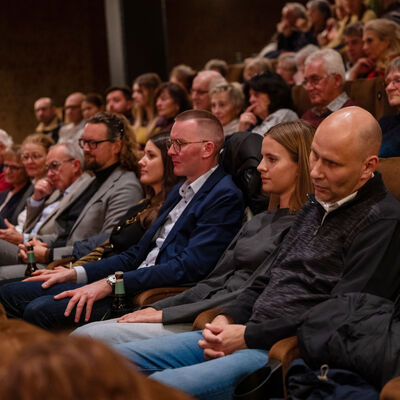 Bild vergr&ouml;&szlig;ern: Deutsch-Deutsche Filmtage Capitol Plauen: Der schwierige Weg zur Deutschen Einheit: Ds Ringen um den 2+4 Vertrag mit MP Michael Kretschmer und Gerda Hasselfeldt Bundesminister f&uuml;r Gesundheit a.D. und Moderator Sven B&ouml;ttger