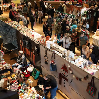 Bild vergr&ouml;&szlig;ern: Hobby-K&uuml;nstler-Markt in der Festhalle Plauen